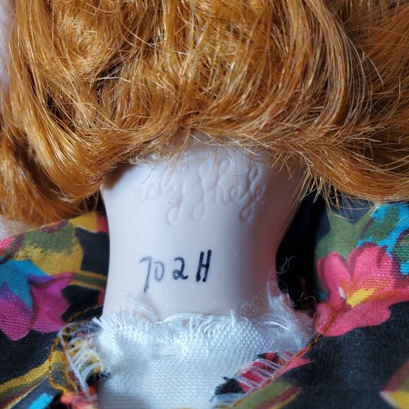 Cindy Shefer Musical Doll "Oh Susannah" 14-inch - Picture 6 of 7